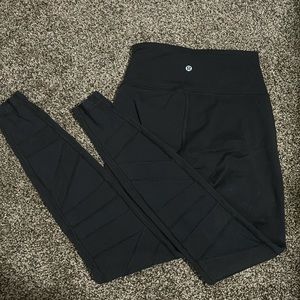 Perfect condition lulu lemon leggings size 4/6 with cross over mesh design